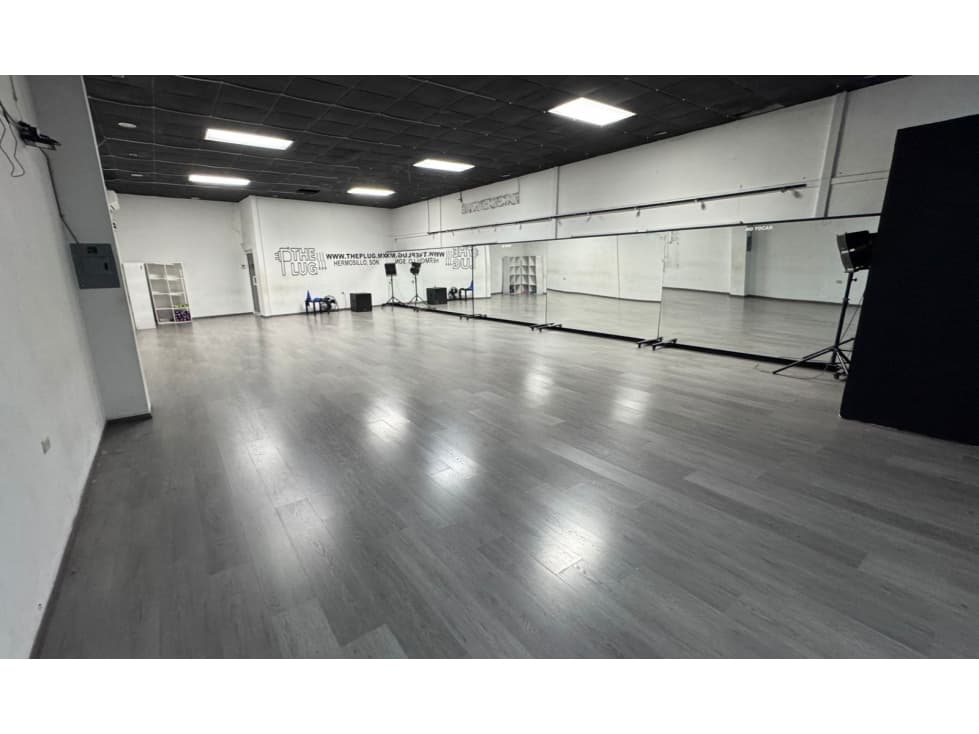 SE RENTA LOCAL COMERCIAL DE 200 M2 — foto 2