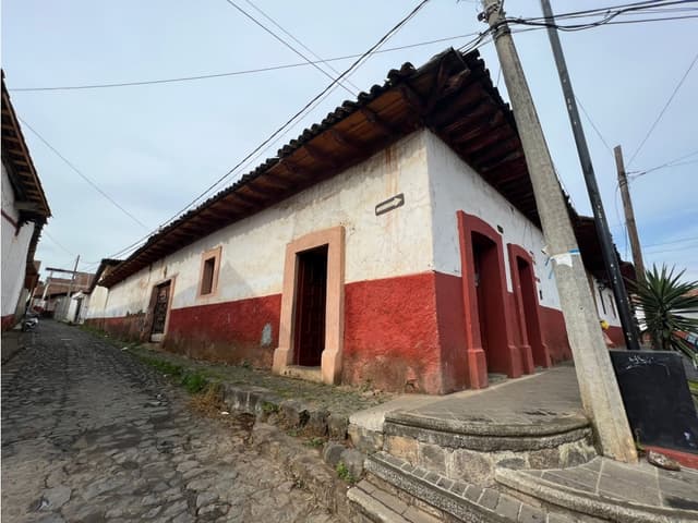 Casa en venta centro Pátzcuaro espacio comercial / para remodelar
