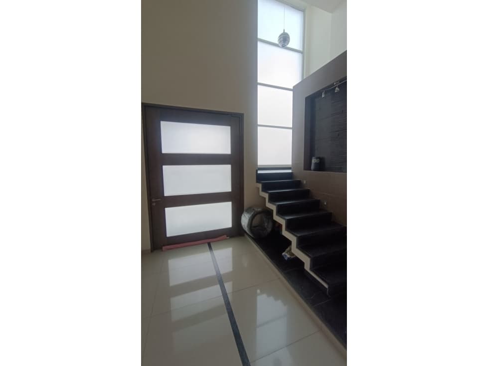 CASA EN VENTA DE 4 HAB. DE COTO CON ALBERCA AGUASCALIENTES — foto 3