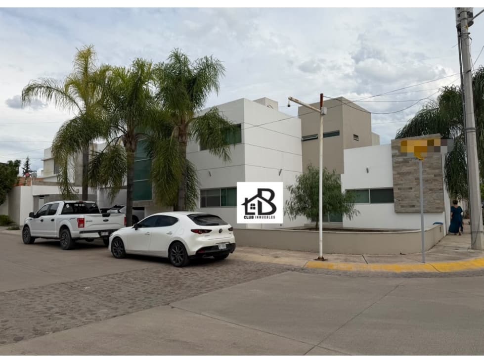 CASA EN VENTA DE 4 HAB. DE COTO CON ALBERCA AGUASCALIENTES — foto 2