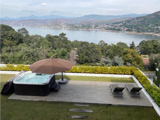 BONITA CASA UBICADA EN ZONA AVANDARO