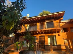 CASA UBICADA EN VALLE DE BRAVO CON VISTA AL LAGO