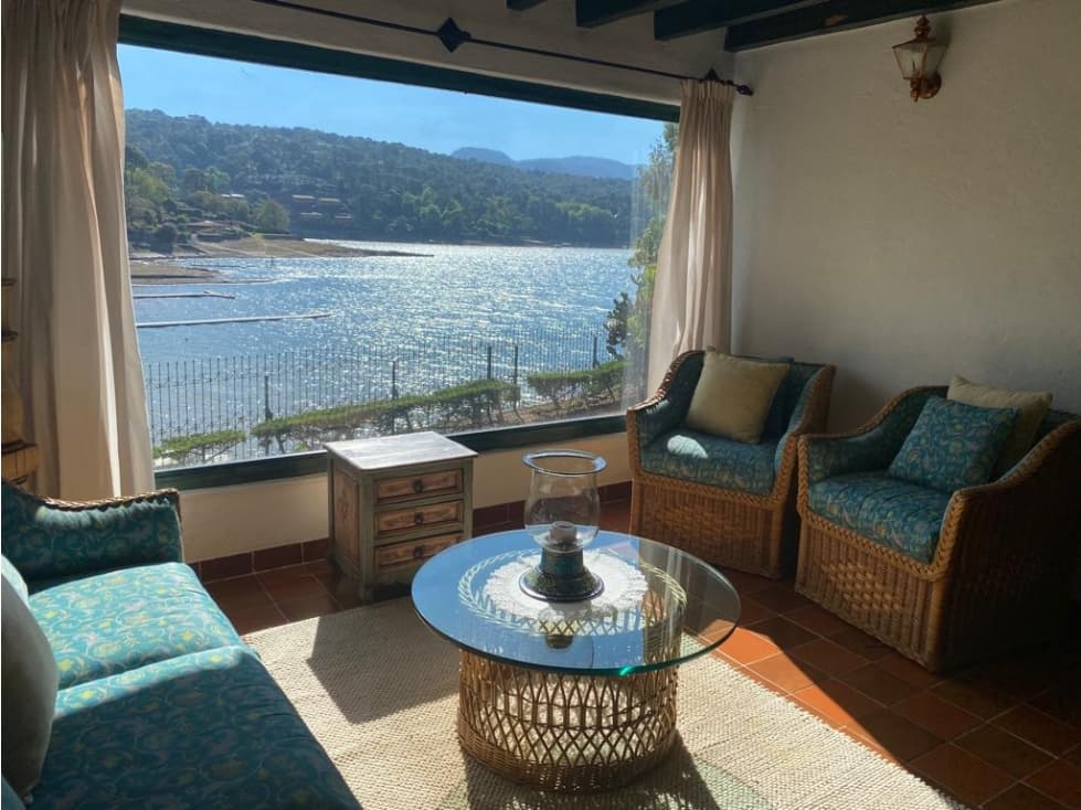 BONITA CASA EN VALLE DE BRAVO CENTRO — foto 1