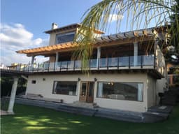 BONITA CASA DENTRO DE CONDOMINIO