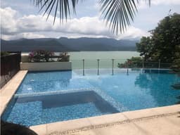 BONITA RESIDENCIA EN LA PEÑA VALLE DE BRAVO