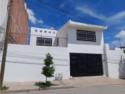 Casa En Venta Con Amplio Jardín Cerca De Plaza San Diego