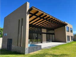 CASA EN RENTA EN CERRO GORDO