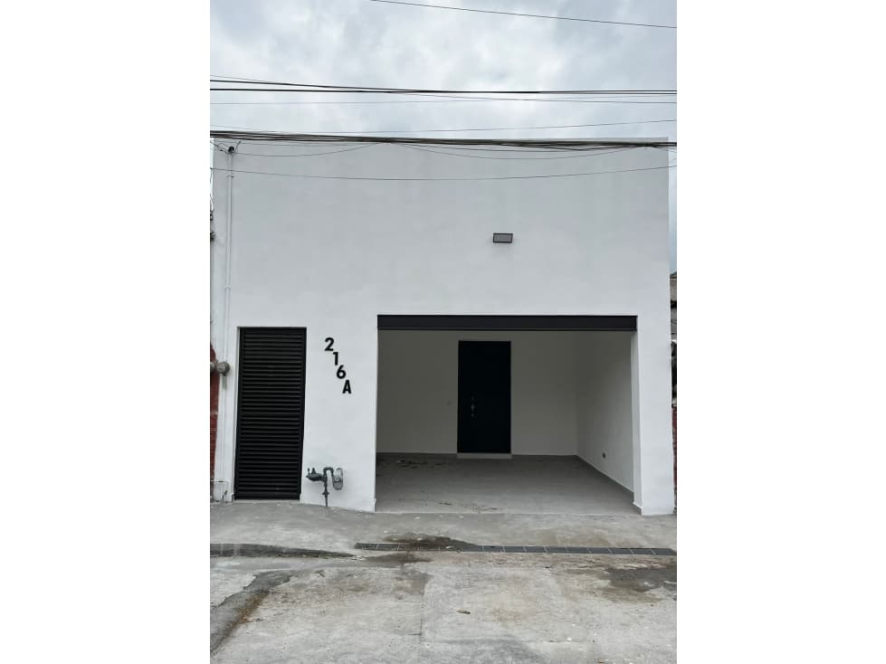 CASA REMODELADA EN VENTA EN EL CENTRO DE MONTERREY — foto 1