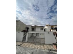 VENTA DE CASA EN JARDINES DE LA ROMA, MTY A POCOS MINUTOS DEL TEC
