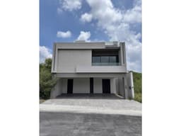 CASA DE LUJO EN VENTA EN AYSSO EL YERBANIZ, SANTIAGO N.L.