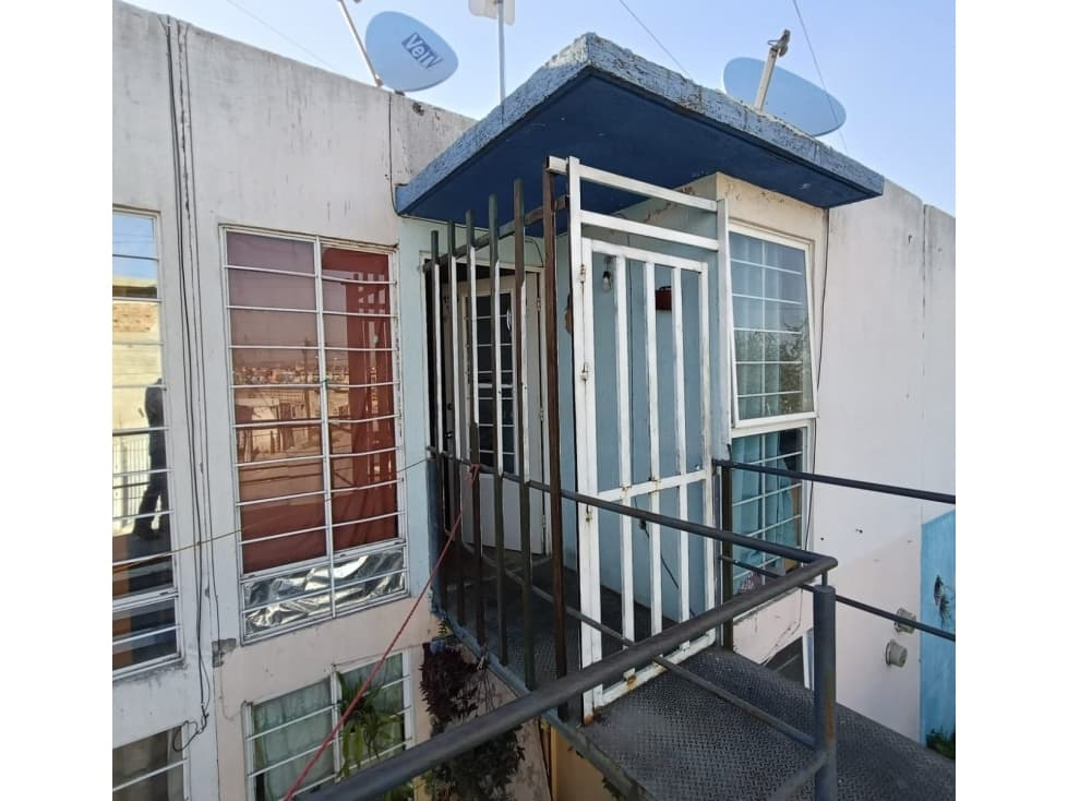 CASA DÚPLEX PLANTA ALTA EN LAS LILAS  — foto 2