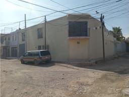 Casa en Santa Paula Esquina, 5 Recámaras, 4 Baños
