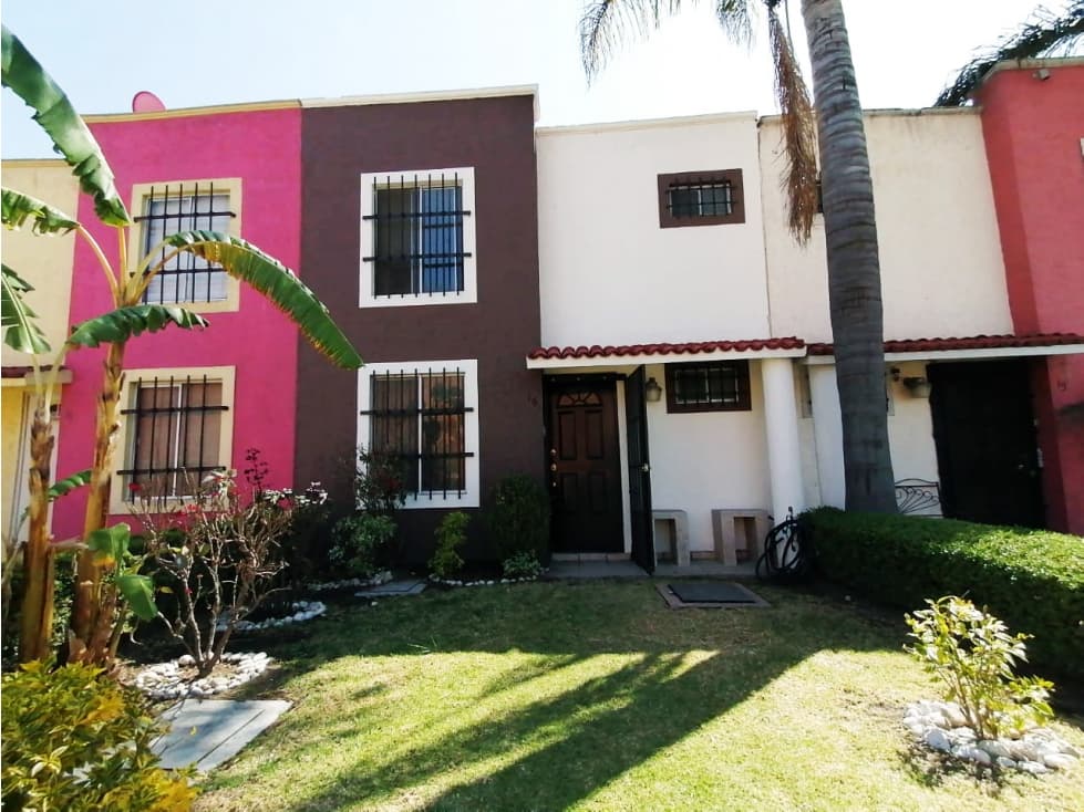 Casa en Cuautlancingo dentro de Fracc. con Alberca — foto 1