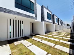 Casa en San Rafael Comac, cerca de Parque Loro