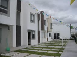 Bonita y de 2 niveles casa en Preventa cerca de la UPQ Qro.