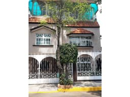 CASA EN VENTA EN PASEOS DE TAXQUEÑA, COYOACAN CDMX