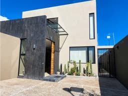 En Venta con Habitación en Planta Baja