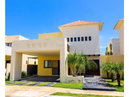 Conkal Casa Amplia en Privada Santa Cruz de 4 Habitaciones