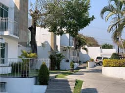Bonita Casa en Lomas Trujillo  un paso de Burgos
