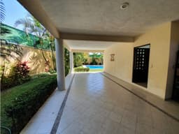 CASA EN VENTA CON ALBERCA EN YAUTEPEC. MORELOS