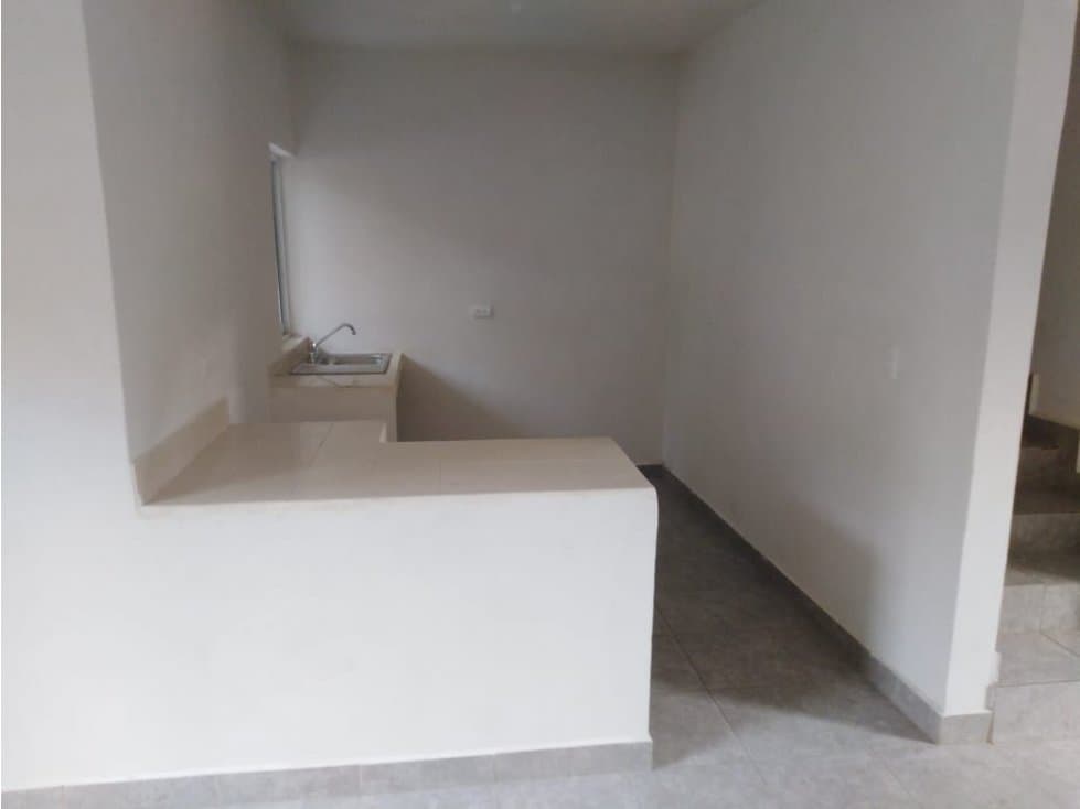 SE VENDE CASA EN COL. LAS  NUBES — foto 2