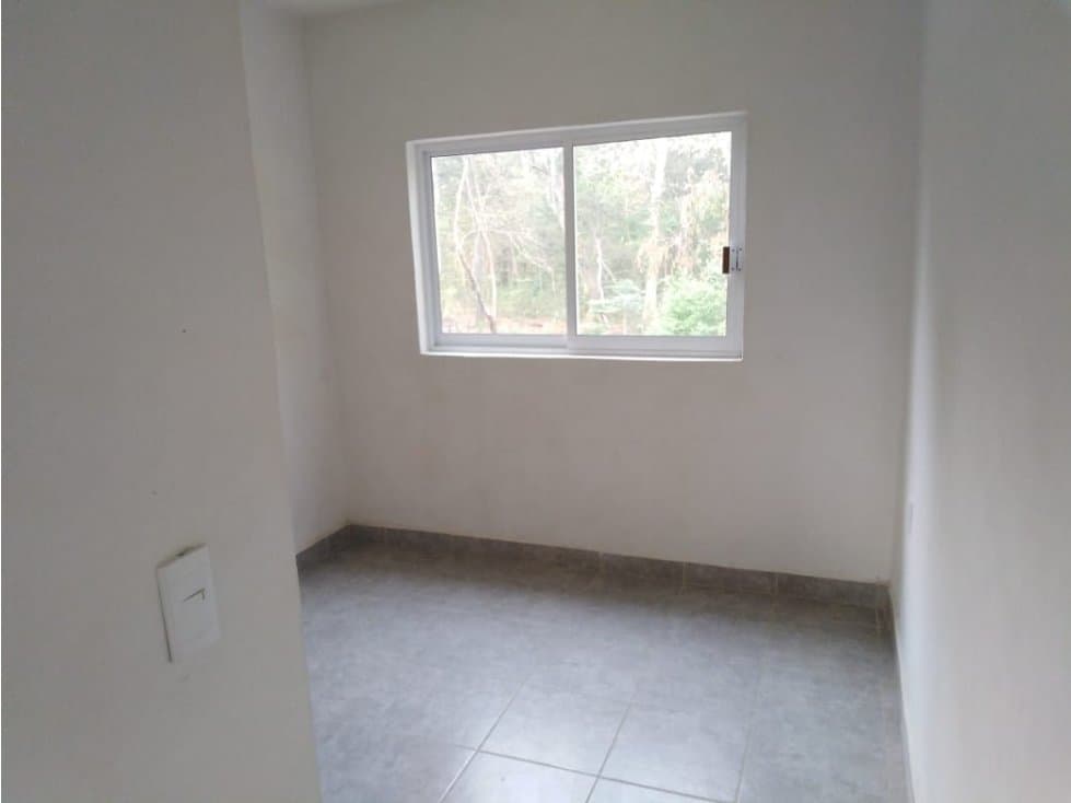 SE VENDE CASA EN COL. LAS  NUBES — foto 4