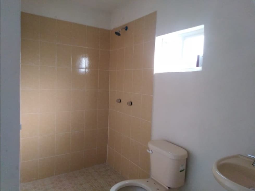 SE VENDE CASA EN COL. LAS  NUBES — foto 6