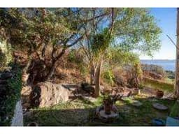 Venta de casa con una alberca con vista a lago y agua termal.