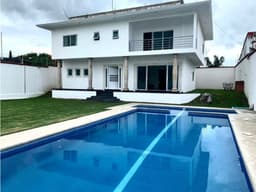 CASA CON AMPLIO JARDIN EN REAL DE OAXTEPEC