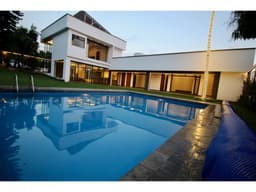 RESIDENCIA EN FRACCIONAMIENTO LOMAS DE COCOYOC