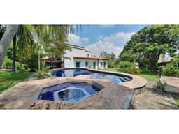 HERMOSA HACIENDA EN LOMAS DE COCOYOC