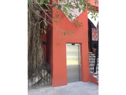 Local comercial sobre Av 10
