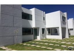 Excelentes Casas de 2 Niveles