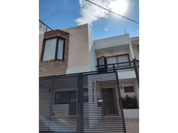Se renta Casa en calle Cairo, Jardines de Bellavista, Satélite.