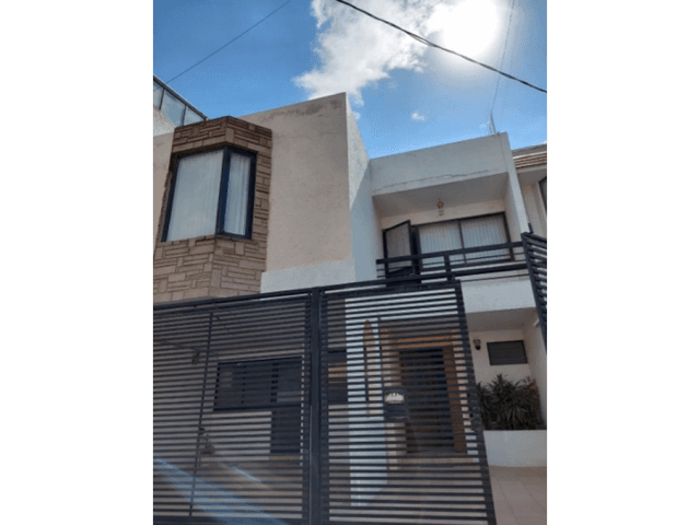 Se renta Casa en calle Cairo, Jardines de Bellavista, Satélite.