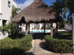 Amplia casa sobre la Avd Bonampak en Cancun