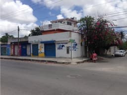 Casa bien ubicada sobre Avd Leona Vicario