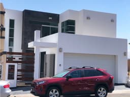 EN RENTA CASA NUEVA EN PRIVADA POR COL BUENA VISTA