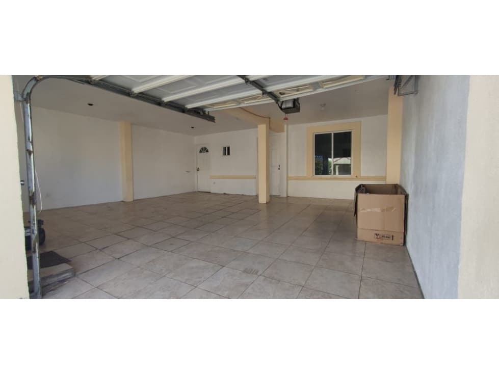 CASA AMPLIA EN VENTA PRIVADA RUBI — foto 4