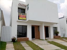 CASA EN RENTA EN FRACCIONAMIENTO BOSQUES DE SAYAB