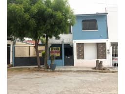 CASA EN RENTA EN FRACCIONAMIENTO SABINES