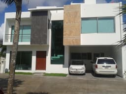 SE VENDE CASA DE TRES RECAMARAS EN PRIVADA, QUINTANA ROO CANCUN