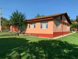 Se vende casa con amplio jardín en Huecorio Pátzcuaro