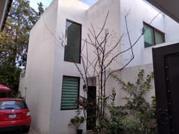 Casa En Venta Con Oficina Cerca de Avenida Forjadores