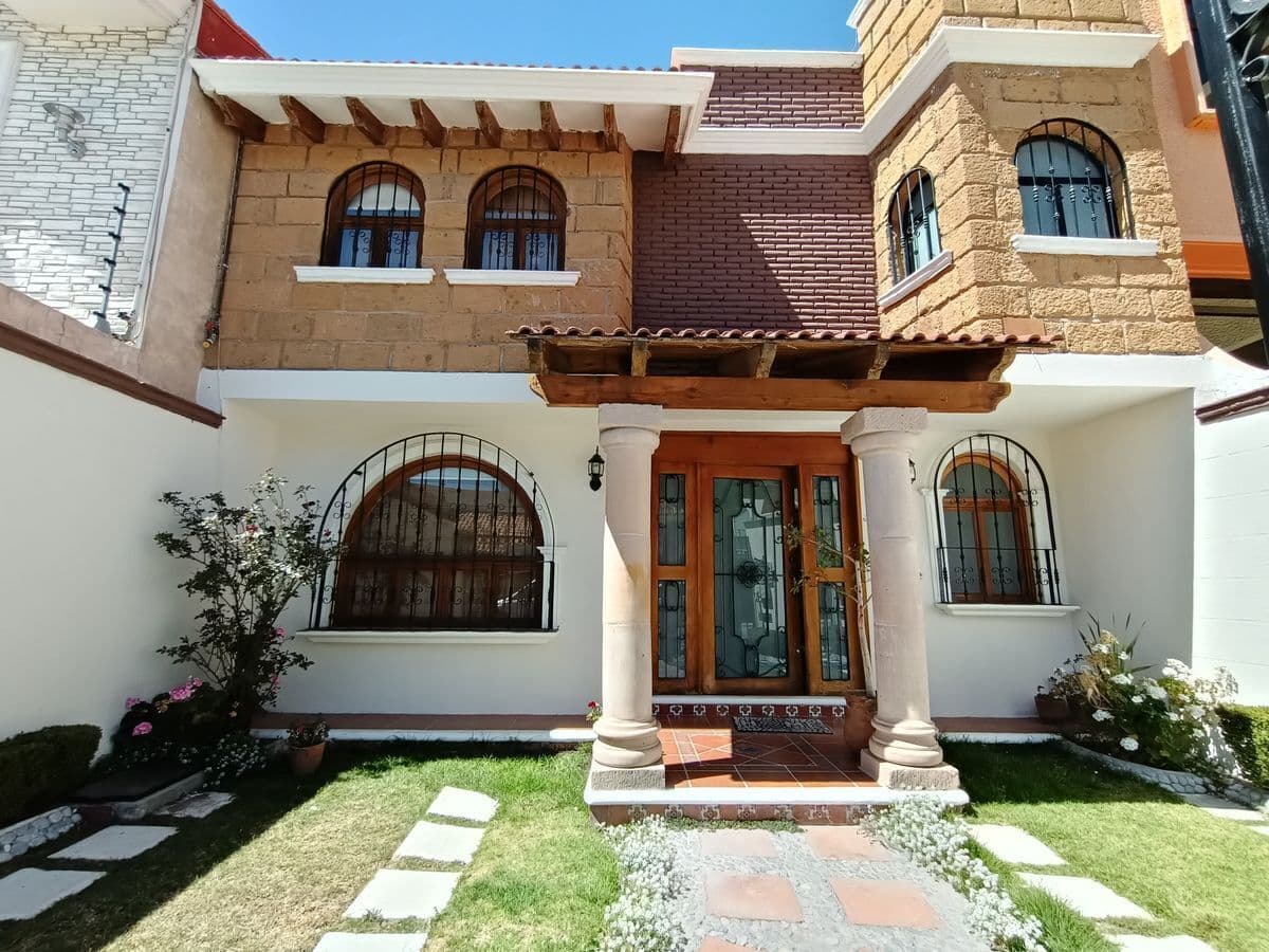 Venta casa bien orientada e iluminada Valle de San Javier Pachuca — foto 1
