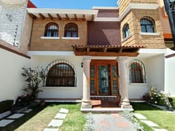Venta casa bien orientada e iluminada Valle de San Javier Pachuca