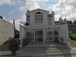 CASA NUEVA Y BONITA EN FRAC EL TREBOL