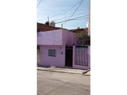 CASA FRENTE A MERCADO DE ABASTOS LM