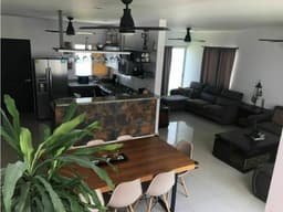 VENTA CASA DE TERRENO EXTRA EN RESID LOS BOSQUES CIUDAD DEL CARMEN