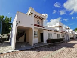 RENTA CASA AMUEBLADA DE 3 RECAMARAS EN PALMA REAL CIUDAD DEL CARMEN